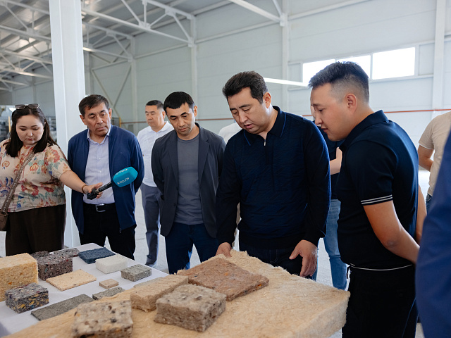 Министр сельского хозяйства Республики Казахстан Айдарбек Сапаров посетил строительную площадку завода KazFelTec в Актобе